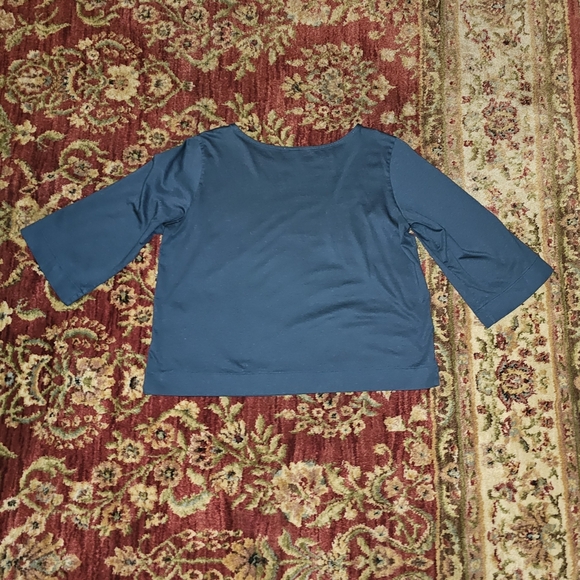 Bundle 3 for $25 / Uniqlo top - Picture 2 of 3